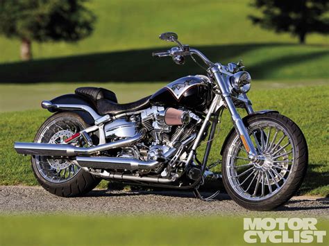 Harley motorcycle: 1200 cc, idling, riding at a slow speed - sound effect