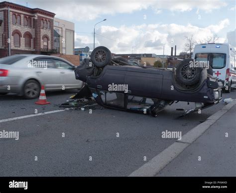 Roof overturn in a car accident - sound effect