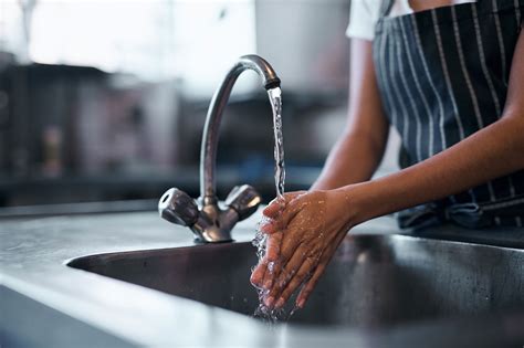 Washing hands in the sink - sound effect