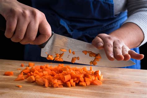 Cutting vegetables with a knife (2) - sound effect