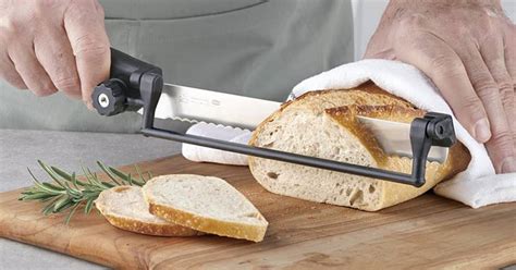 Slicing bread with a knife - sound effect