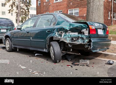 Impact to the rear quarter panel in a car accident - sound effect