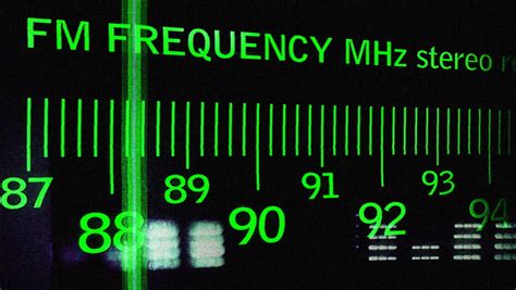 Tuning radio frequencies slowly - sound effect