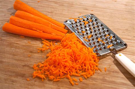 Grate carrots - sound effect