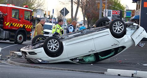 Rotating the car and flipping onto the roof during a car accident - sound effect