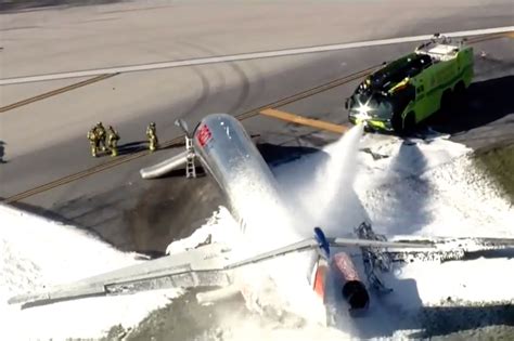 Plane crash and fire - sound effect