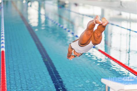 Swimmer dives into water - sound effect