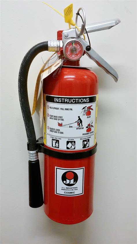 Fire extinguisher: short salvo - sound effect