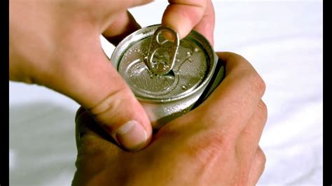 Opening a can of beer - sound effect