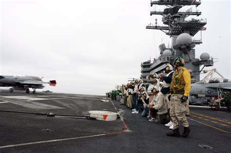 Deck, sounds on the deck of an aircraft carrier