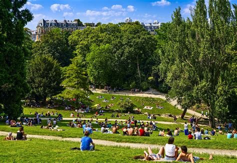 Park of paris in france: the atmosphere of a children's park - sound effect
