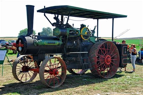 Steam tractor idling - sound effect