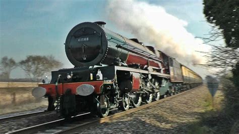 Steam locomotive speeding up - sound effect