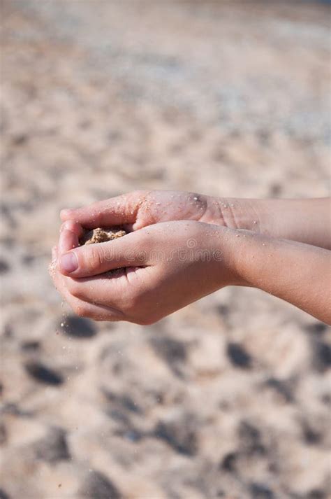 Sand spills out of the bag onto the ground (2) - sound effect