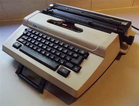 Electric typewriter: slow typing speed - sound effect