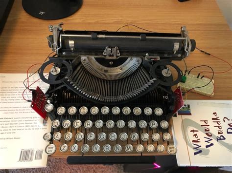 Mechanical typewriter: fast typing - sound effect