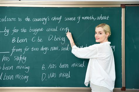 Write on the blackboard - sound effect