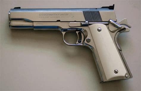 Pistol: glock 10mm, reload, breech, clip ejection - sound effect