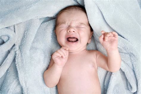 Crying newborn (3) - sound effect