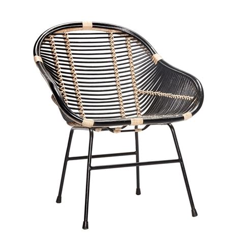 Wicker chair with metal legs - sound effect