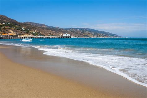 California beach, malibu: waves, high tide - sound effect