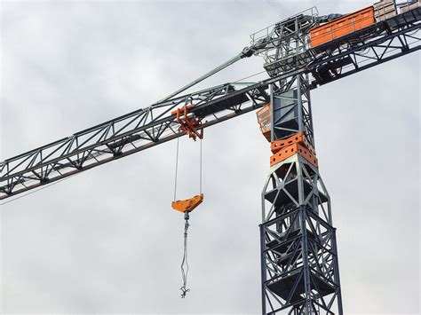 Crane: overhead work - sound effect