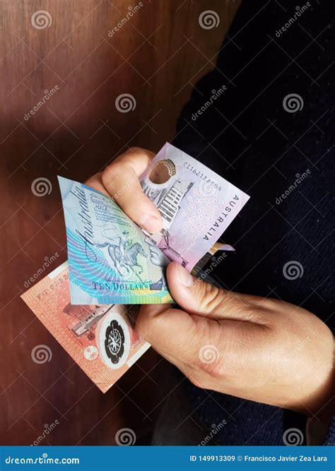 Counting money in hands, banknotes rustling - sound effect