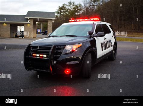 Police car with siren - sound effect