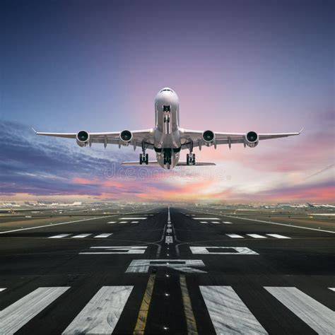 Airport, plane takeoff - sound effect