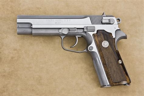 Semi-automatic pistol. 45 caliber - sound effect