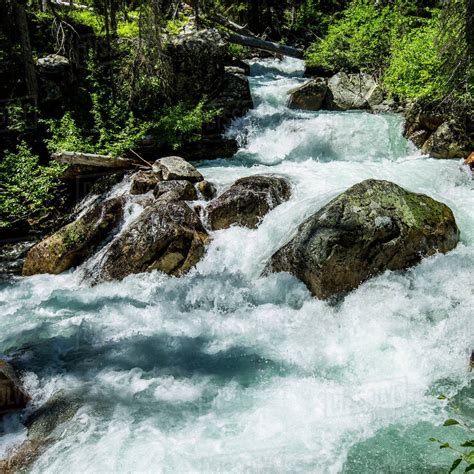 Rapid flowing river - sound effect