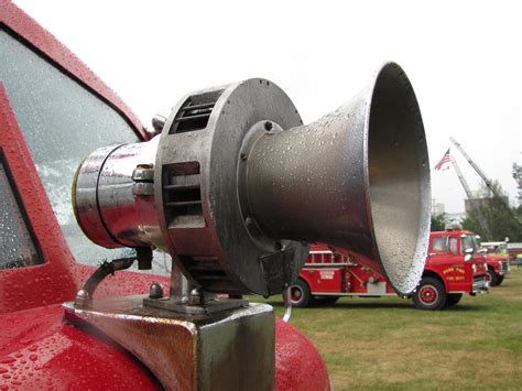 Fire truck pulls off with siren - sound effect