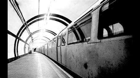 Subway train arrival, noise - sound effect