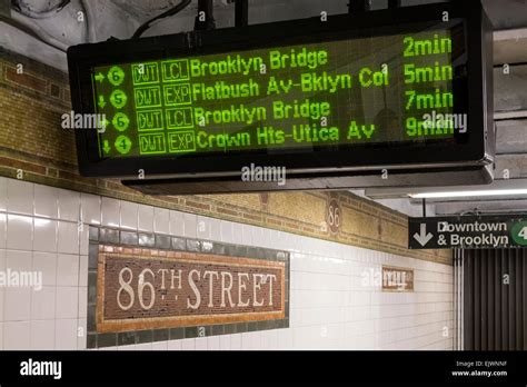 Subway train arrival - sound effect