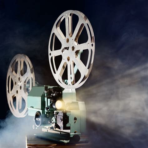 Projector, movie projector: 35mm film, start and stop - sound effect