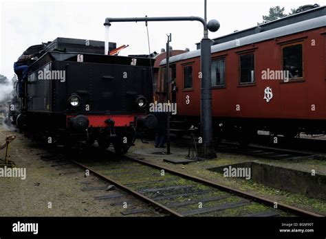 Steam locomotive passing by - sound effect