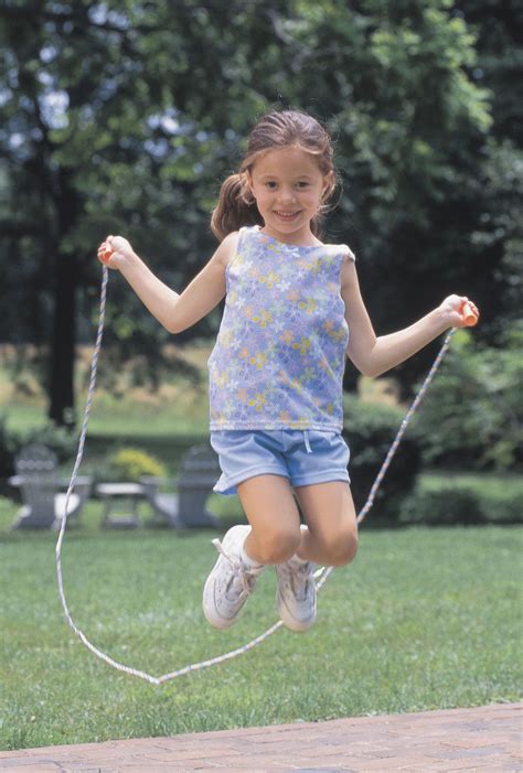 Jumping rope (two girls) - sound effect