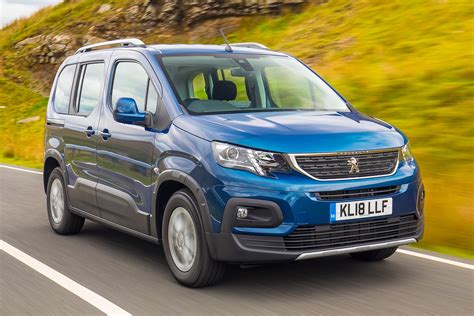 Peugeot diesel car: door closes, trunk opens - sound effect