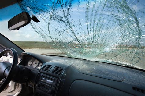 Strongest blow to wind window of a car in a car accident - sound effect