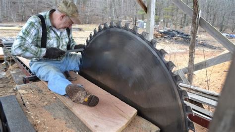 Sawing wood on the machine - sound effect