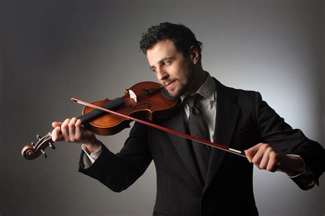 Annoyingly playing the violin - sound effect