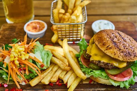 Fast food restaurant (fast food): kitchen, cashier work - sound effect