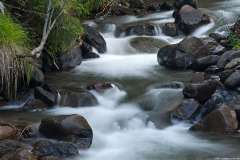 Stream, river: water splash, water flow - sound effect