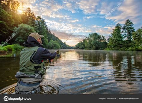 Fishing on the river - sound effect