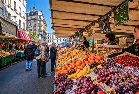 Paris market (france): street market atmosphere, dense crowd - sound effect