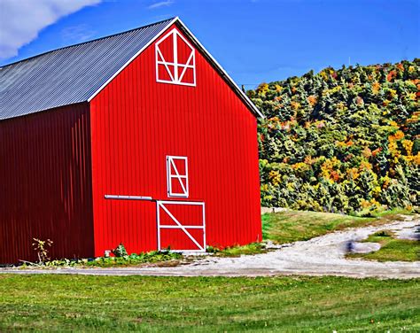 Sound of the barn: night, it's raining outside with a thunderstorm