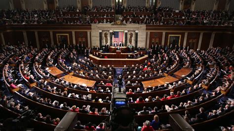 Sounds of the congress, assembly: welcoming applause from the audience