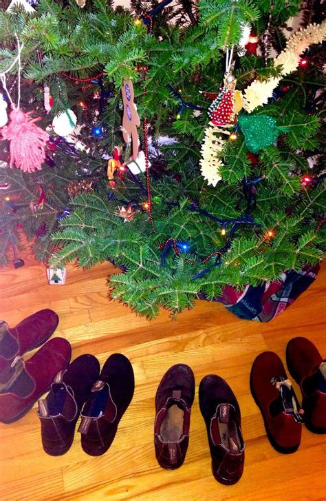 Steps up the tree in boots - sound effect
