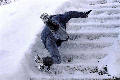 Steps on an icy surface, crunching snow - sound effect
