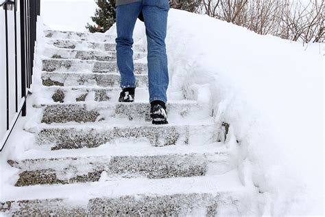 Steps on an icy surface, crunching snow - sound effect